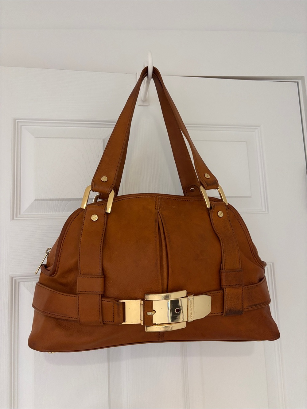 MICHAEL KORS vintage caramel Leather Shoulder Bag Gold tone Buckle & hardware